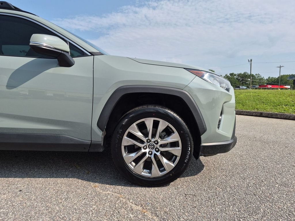 Used 2021 Toyota RAV4 XLE Premium FWD image 11
