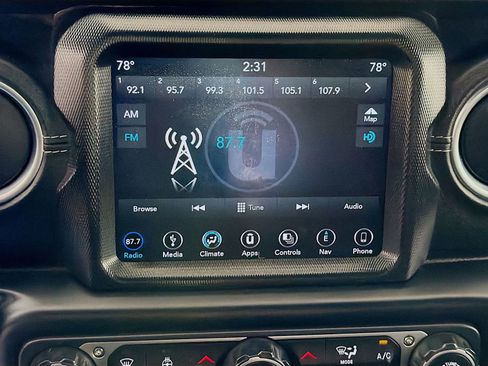 Used 2018 Jeep Wrangler Unlimited Sahara AWD/4WD image 20