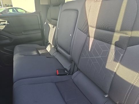 Used 2025 Nissan Frontier SV w/ SV Convenience Package image 24