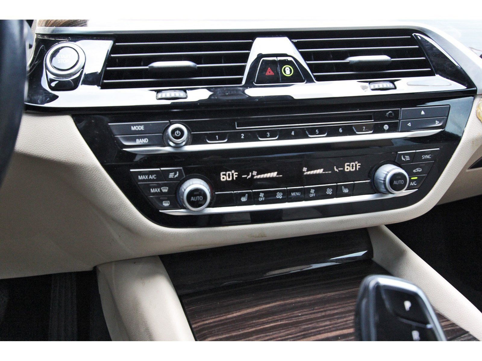 Used 2019 BMW 530e w/ Convenience Package RWD image 29