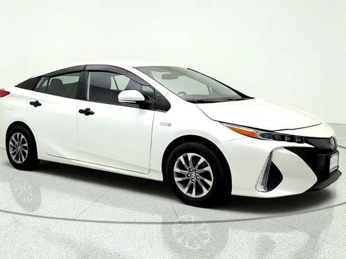 Used 2021 Toyota Prius Prime XLE w/ Carpet Mat Package (TMS) FWD image 3