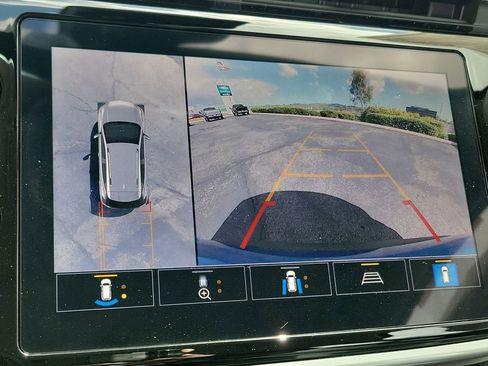 Used 2022 Chevrolet Bolt EUV Premier w/ Sun & Sound Package FWD image 15