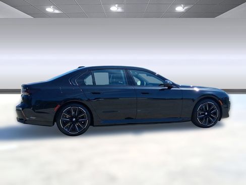 New 2026 BMW 750e xDrive w/ Premium Package image 7