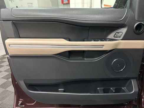 Used 2024 Ford Expedition Limited image 16