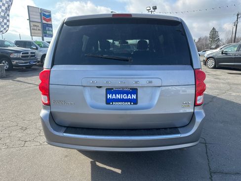 Used 2019 Dodge Grand Caravan GT image 4