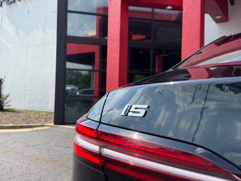 Used 2024 BMW i5 eDrive40i w/ M Sport Package RWD image 9