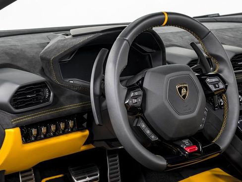 Used 2024 Lamborghini Huracan Sterrato image 13