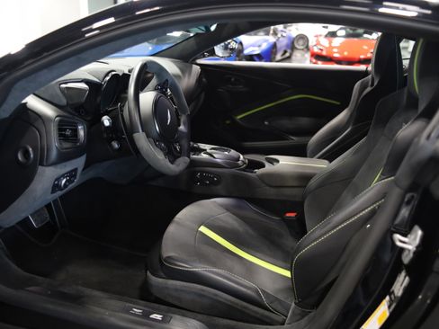 Used 2023 Aston Martin V8 Vantage Coupe RWD image 13