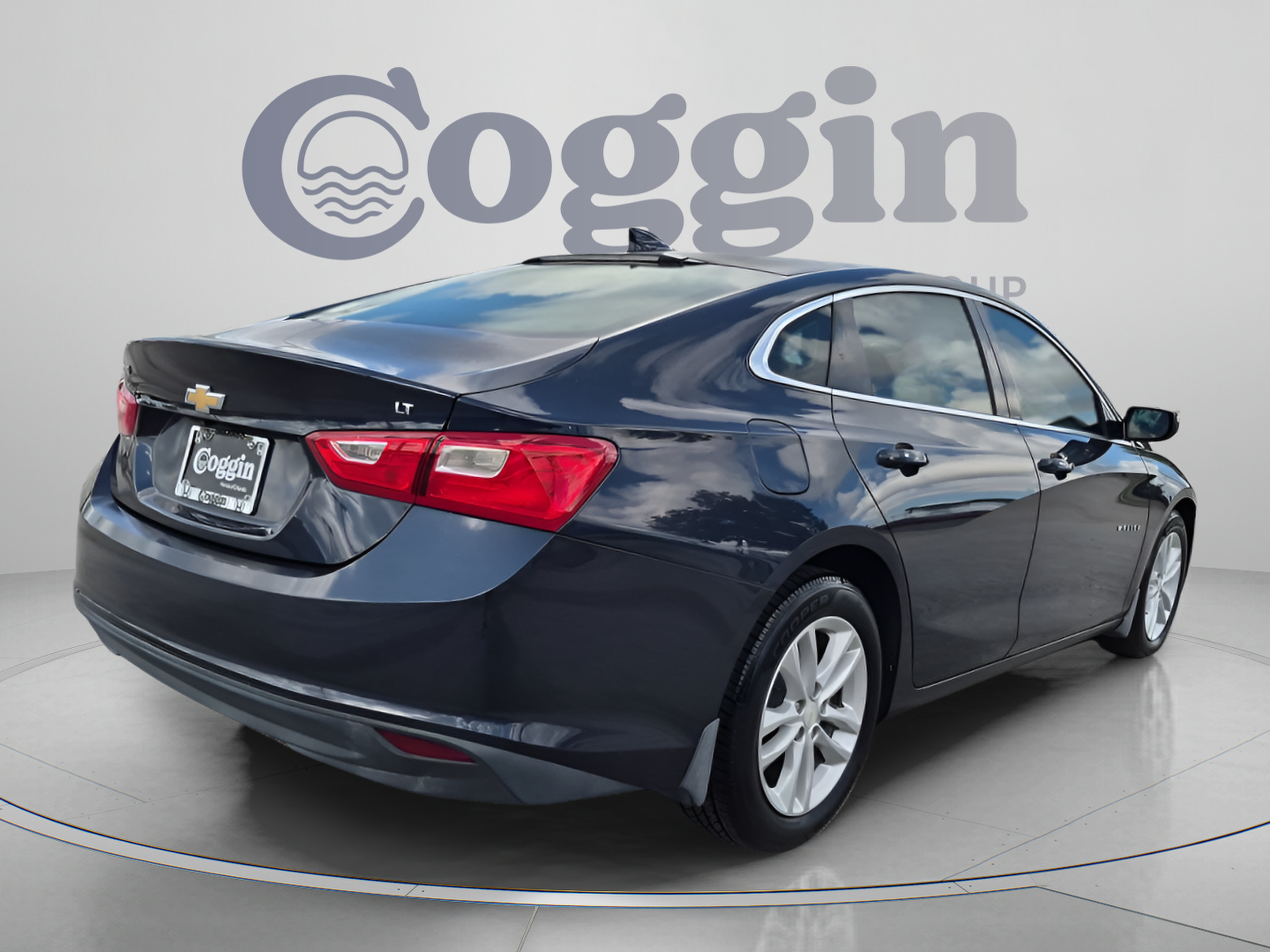 Used 2018 Chevrolet Malibu LT w/ Leather Package FWD image 6