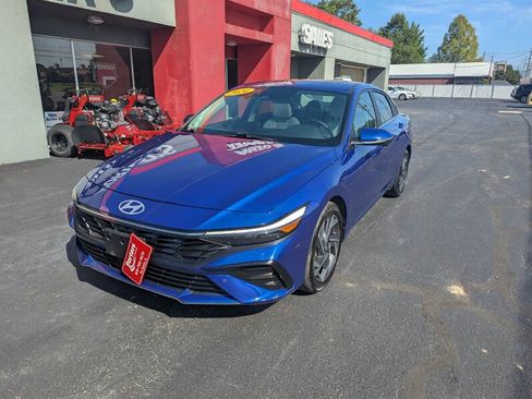 Used 2024 Hyundai Elantra Limited FWD image 2