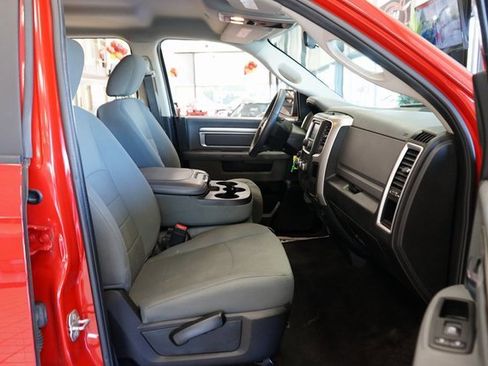 Used 2018 RAM 1500 Classic SLT image 32