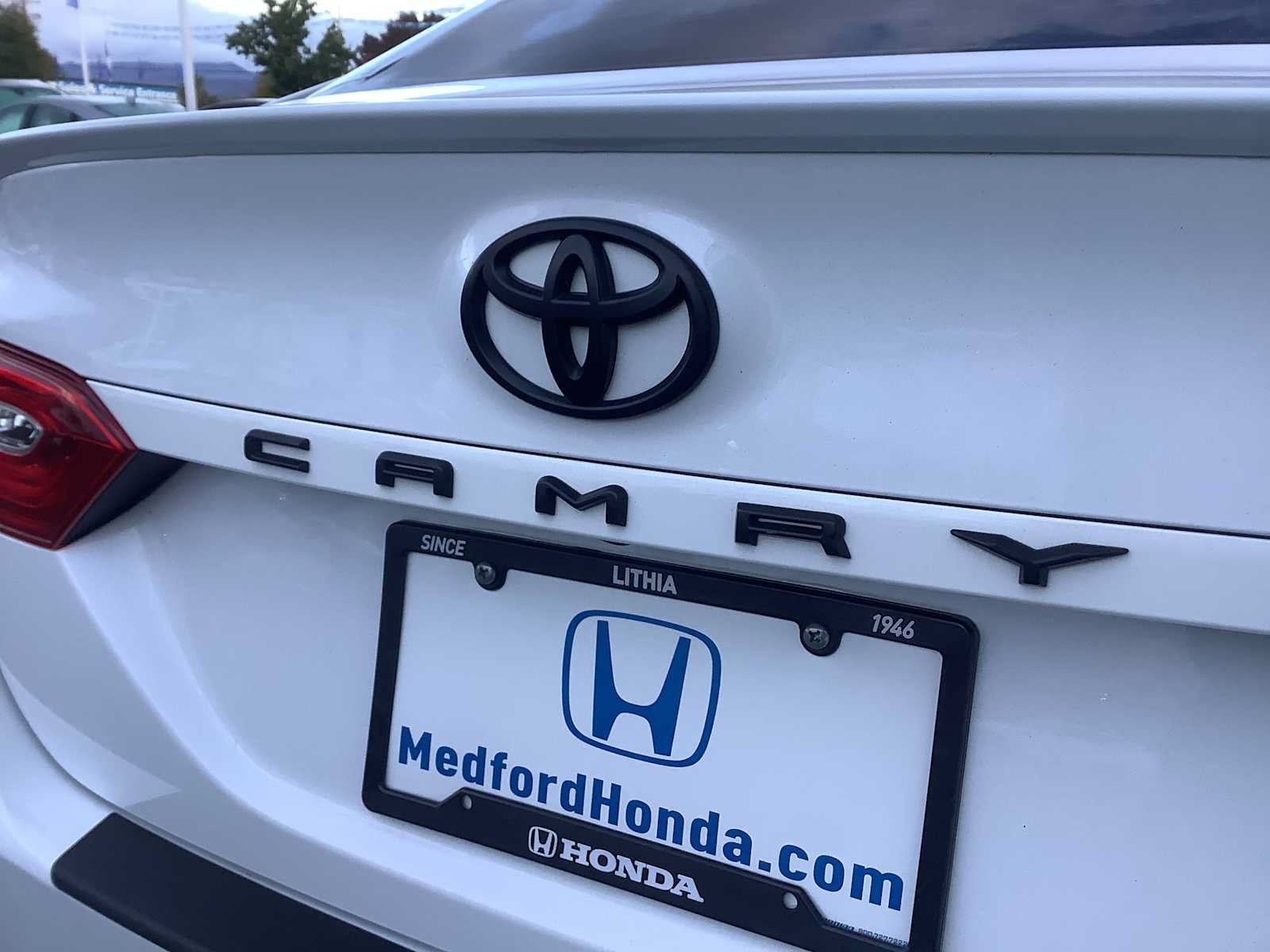 Used 2020 Toyota Camry SE w/ Carpet Mat Package FWD image 6