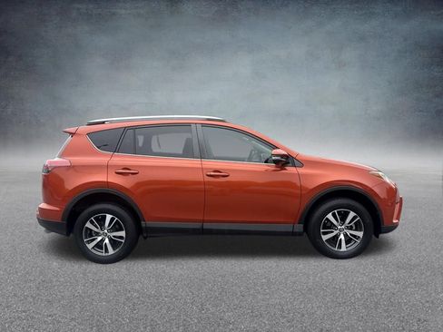 Used 2016 Toyota RAV4 XLE FWD image 6