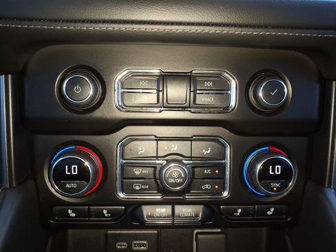 Used 2021 Chevrolet Tahoe Z71 AWD/4WD image 25