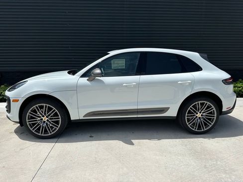 Certified 2025 Porsche Macan Turbo image 2