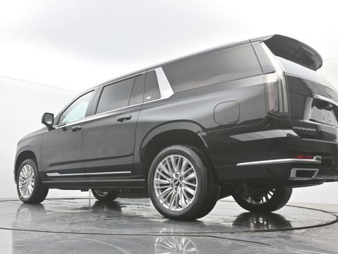New 2026 Cadillac Escalade ESV Luxury image 17