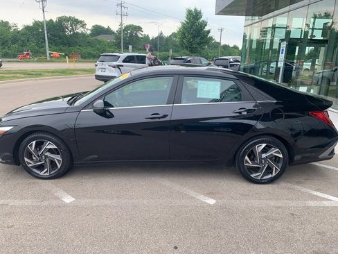 Certified 2024 Hyundai Elantra Limited FWD image 2