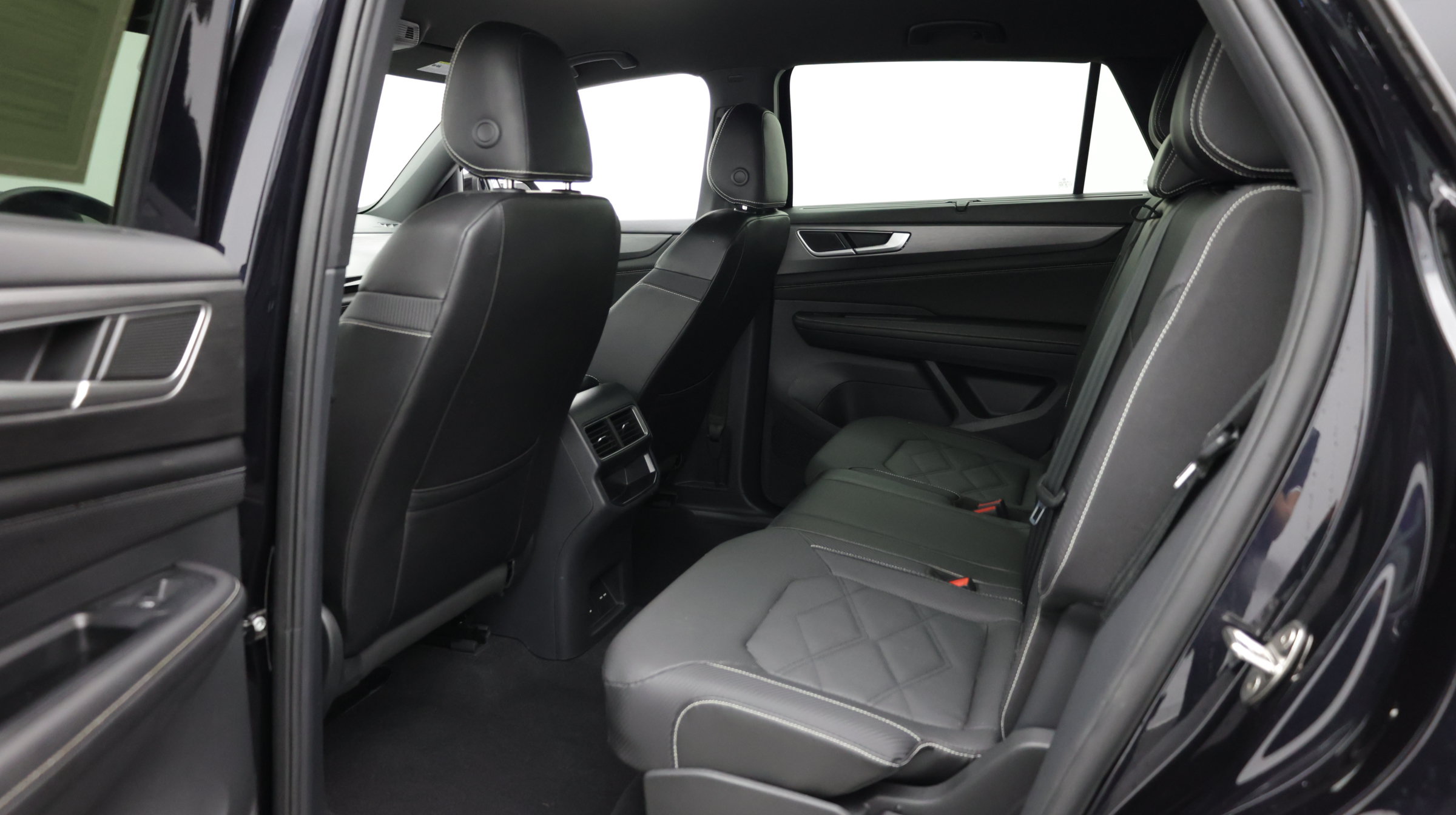 Used 2024 Volkswagen Atlas Cross Sport SE w/ Black Wheel Package FWD image 25