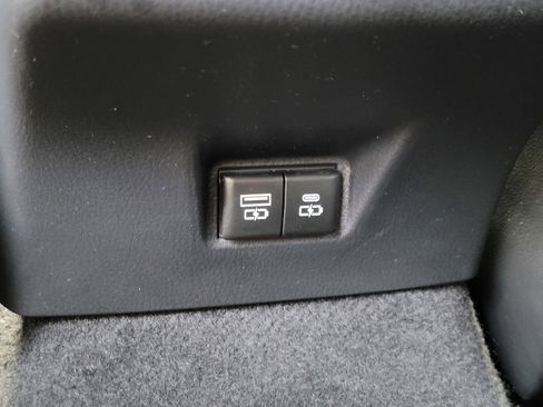 Used 2025 Toyota Camry SE image 12