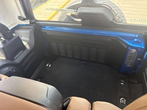 Used 2022 Jeep Wrangler Unlimited Sahara w/ LED Lighting Group AWD/4WD image 9