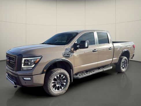 Used 2022 Nissan Titan PRO-4X AWD/4WD image 3