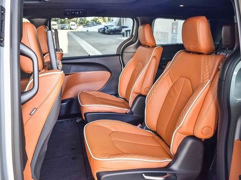 New 2026 Chrysler Pacifica Pinnacle w/ Trailer Tow Group image 18