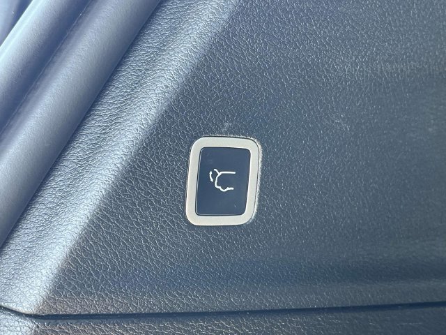 Used 2025 Chrysler Pacifica Limited FWD image 27