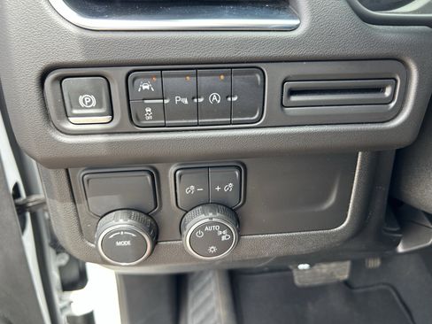 Used 2024 Chevrolet Tahoe LT RWD image 32