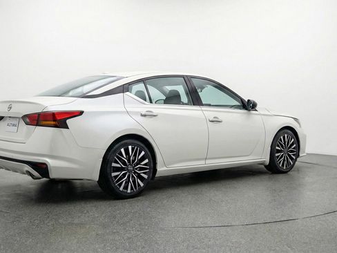 Used 2025 Nissan Altima 2.5 SV image 9