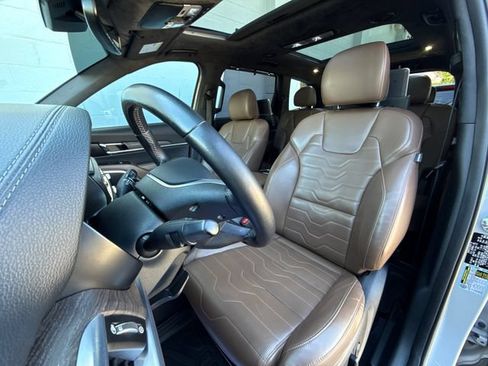 Used 2022 Kia Telluride SX w/ SX Prestige Package AWD/4WD image 24