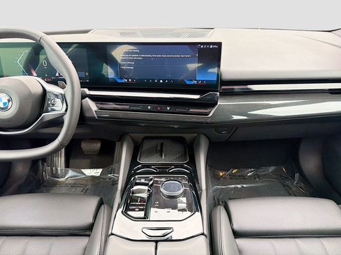 Certified 2025 BMW 530i image 21