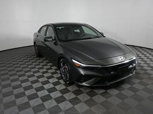 Used 2024 Hyundai Elantra SEL w/ Convenience Package FWD image 23