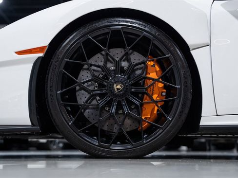 Used 2022 Lamborghini Huracan STO RWD image 12