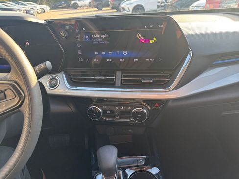 Used 2025 Chevrolet Trax LT image 18