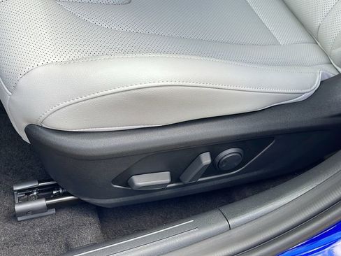 New 2025 Hyundai Elantra Limited image 28