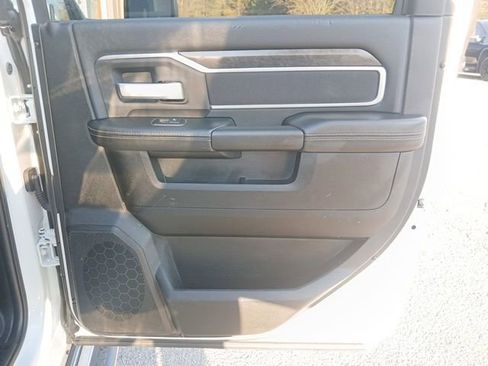 Used 2024 RAM 2500 Big Horn AWD/4WD image 32