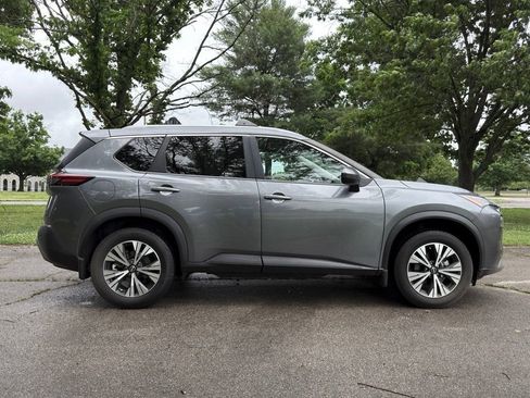 Used 2022 Nissan Rogue SV w/ SV Premium Package FWD image 3