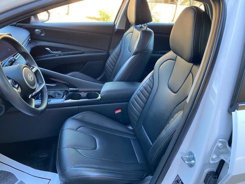 Used 2025 Hyundai Elantra Limited image 24