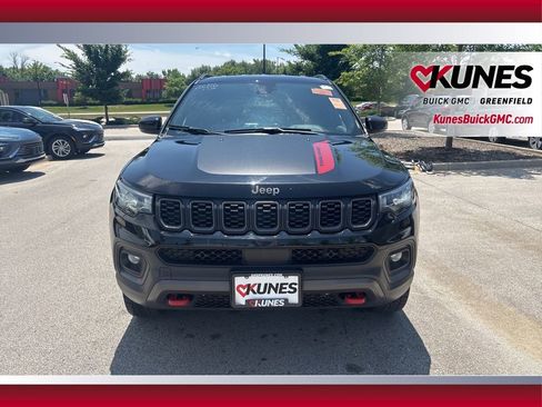 Used 2024 Jeep Compass Trailhawk image 4