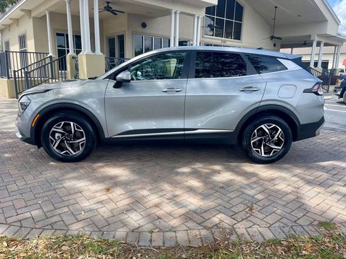 Used 2025 Kia Sportage LX FWD image 2