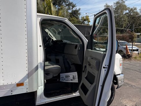 Used 2015 Ford E-350 and Econoline 350 Super Duty image 19