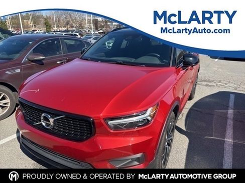 Used 2022 Volvo XC40 T5 R-Design w/ Advanced Package image 1