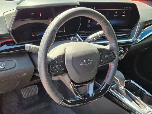 Certified 2024 Chevrolet Trax RS w/ Sunroof Package image 18