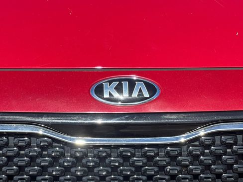 Used 2017 Kia Niro Touring FWD image 44