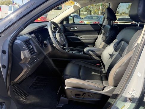 Used 2022 Nissan Pathfinder SL image 9