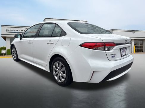 Used 2022 Toyota Corolla LE image 3