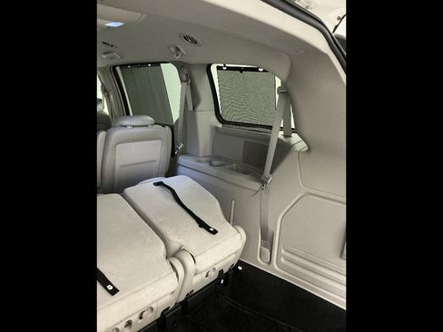 Used 2010 Chrysler Town & Country Touring Plus image 21