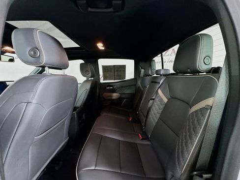 Used 2024 GMC Canyon Denali image 29