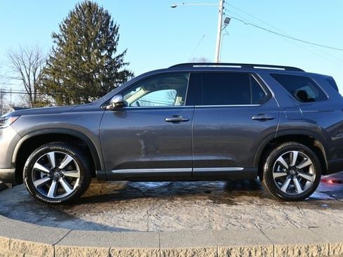 Used 2025 Honda Pilot Touring image 8
