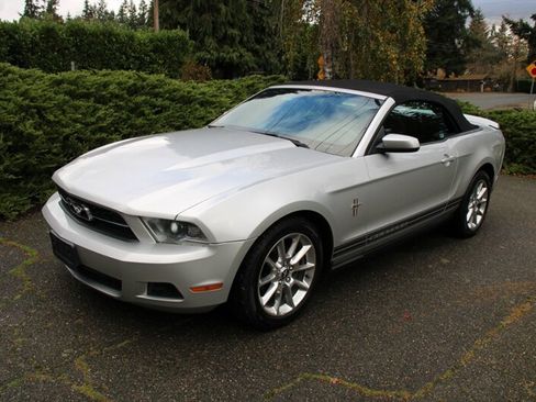 Used 2010 Ford Mustang Premium image 2